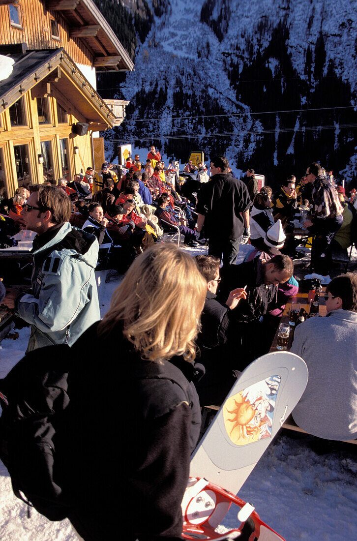 Aprés Ski in der Laps Bar, St. Anton, Tirol, Österreich