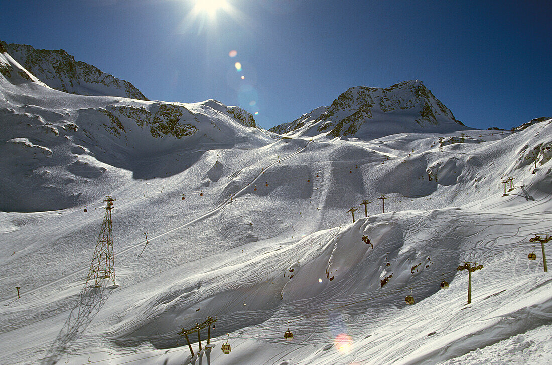 Skipisten im Sonnenlicht, Stubaital Gletscher, Tirol, Österreich, Europa