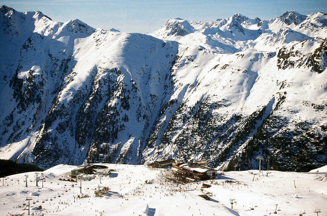 Blick von oben auf Skigebiet, Ischgl, Samnaun, Tirol, Österreich, Europa
