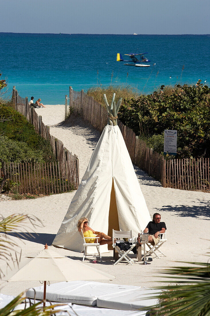 Flugzeug, Strandcafe, Tipi, Nikki Beach Club, South Beach, Miami, Florida, USA