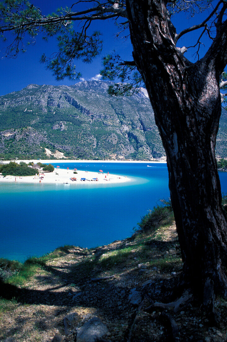 Strand in der Lagune von Ölüdeniz, Ölüdeniz, Lykische Küste, Türkei