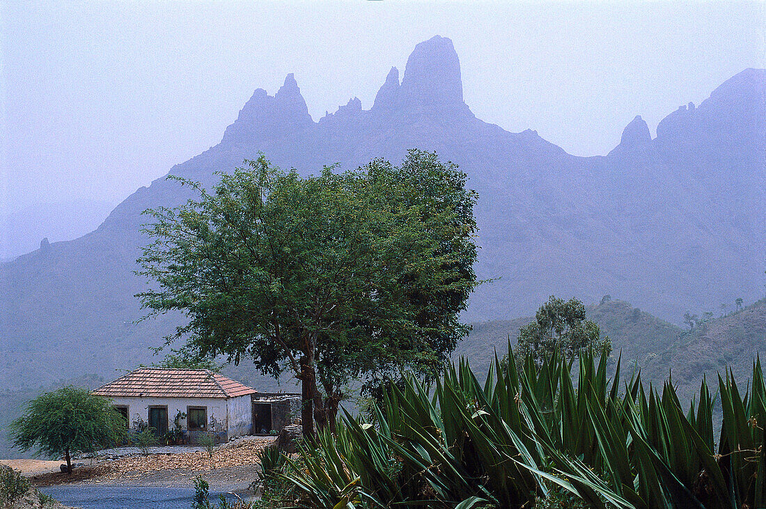Berglandschaft b. Sao Jorghe, Santiago Kapverdische Inseln