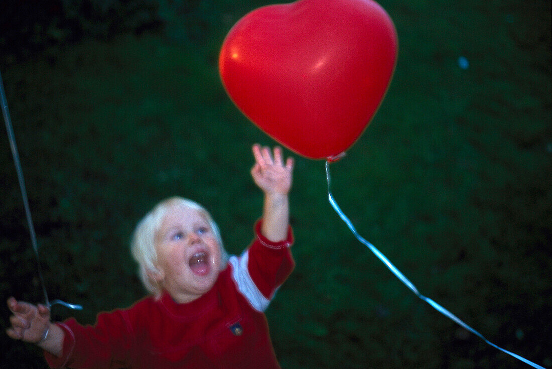 Lino mit Luftballon