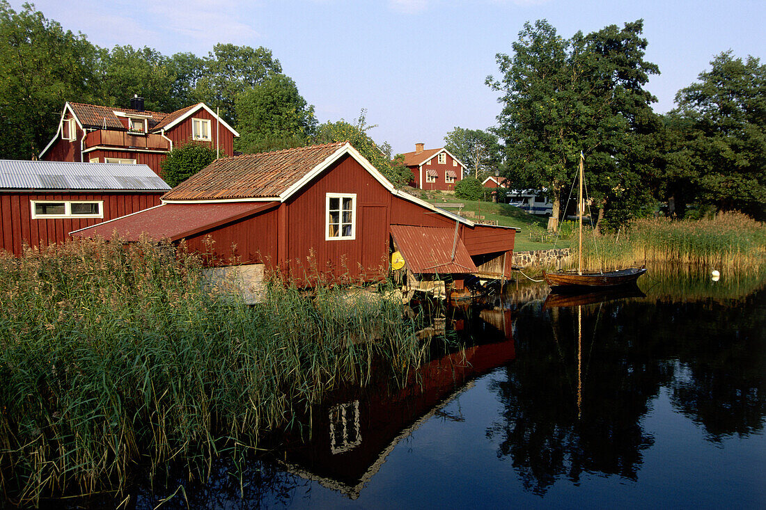 Sommer house with boat house, Grisslehamn, Vaeddoe, Stockholm Archipelago, Schweden