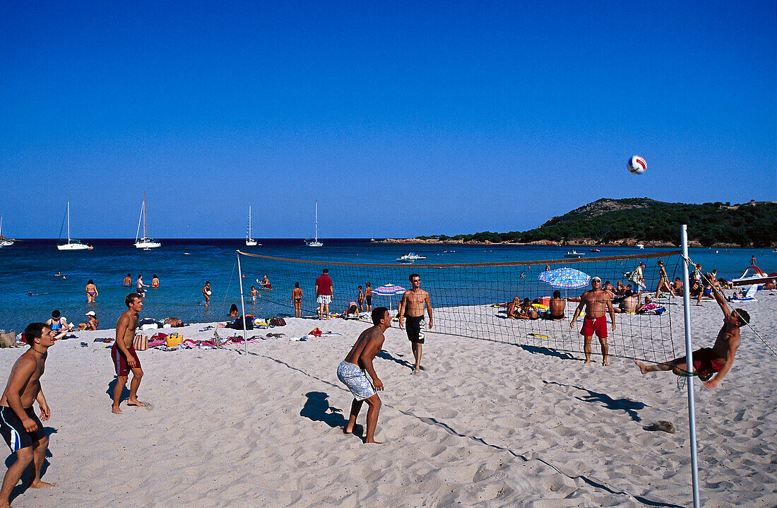 Beach Volleyball, Baie de Rodinara, Ostküste bei Porto-Vecchio, Korsika, Frankreich