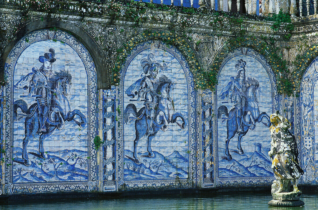 Costa do Tanque, tiled fountain at the palace Palacio dos Marqueses de Fronteira, Sao Domingos de Benfica, Lisbon, Portugal, Europe