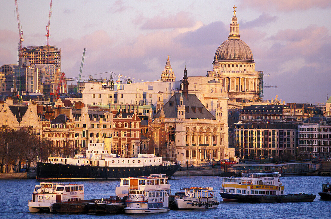 St.Paul's und City, London, England