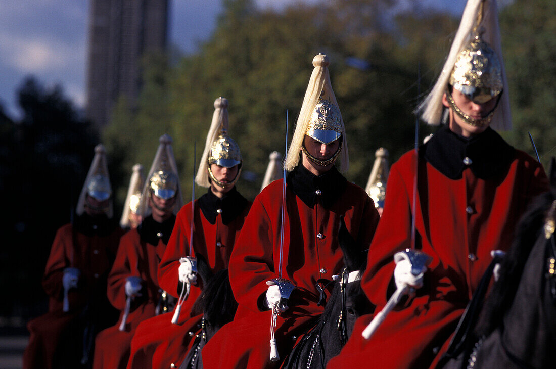 Gardewechsel, Soldaten zu Pferde vor dem Buckingham Palast, London, England, Grossbritannien, Europa