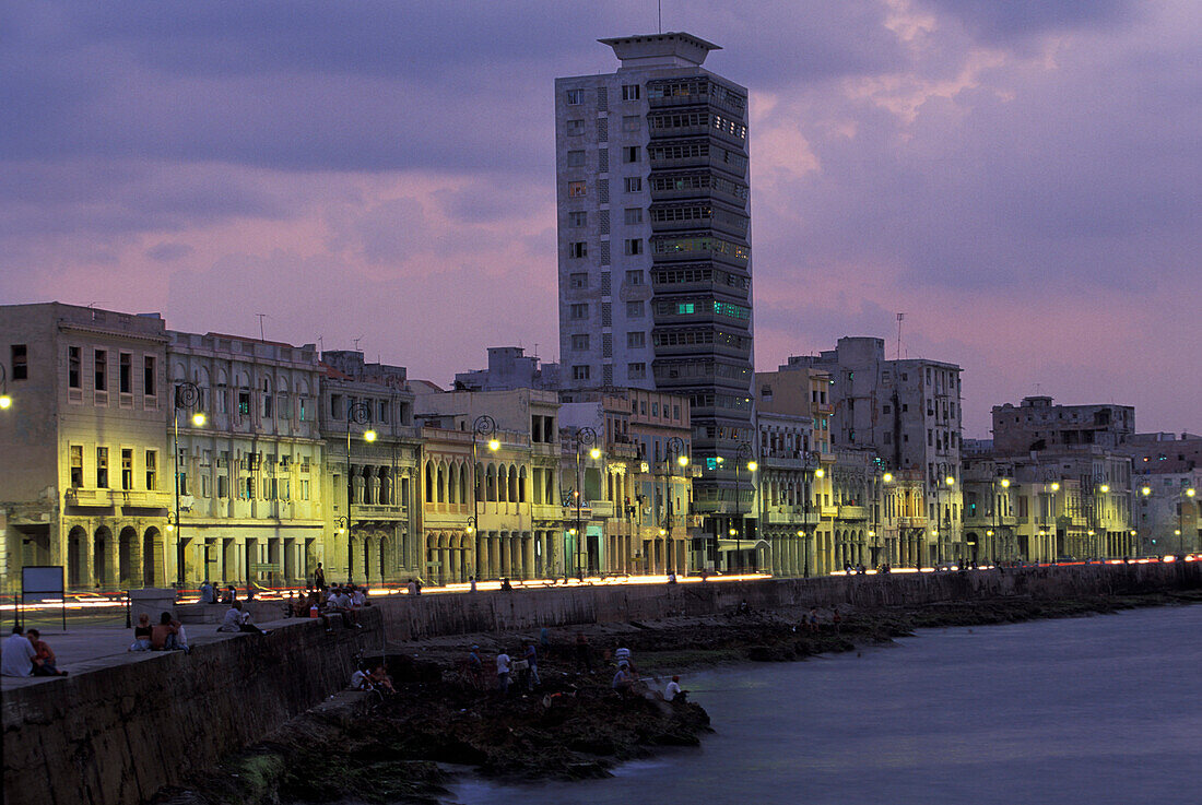 Malecon am Abend, Havanna, Kuba