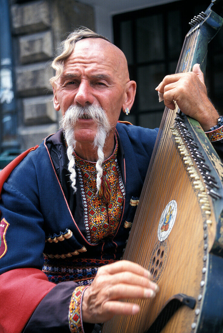 Straßenmusikant in Trach, Krakow, Polen