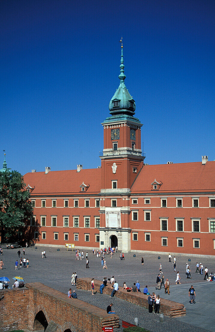 Royal Castle and Castle Square under blue sky, Warsaw, Poland, Europe
