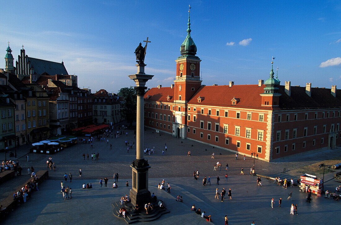 Schloßplatz mit Königsschloß und Statue von Sigismund, Warschau, Poland