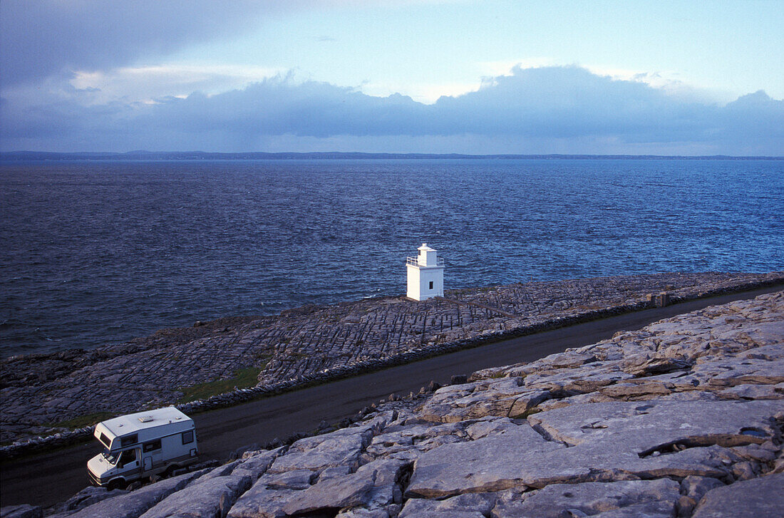 Straße, Black Head Lighthouse, The Burren, Co. Clare Irland