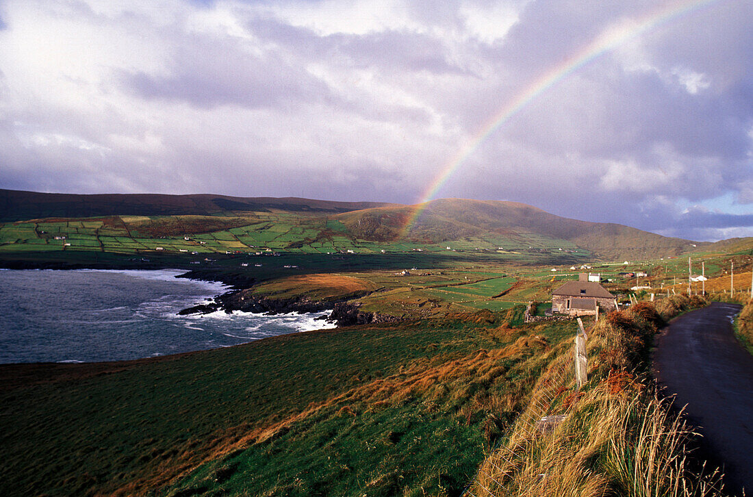 Küstenlandschaft bei Lambs Head, Regenbogen, Ring of Kerry, Irland