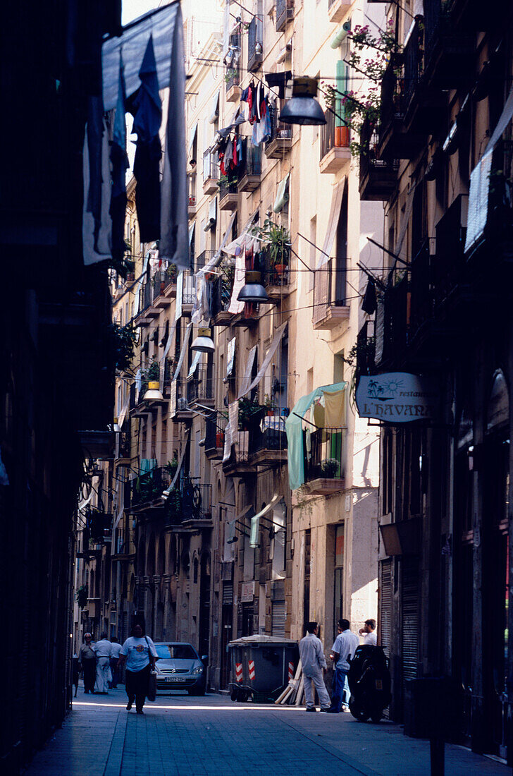 Narrow Street Barcelona, Narrow street in the Raval, Barri Xino, Barcelona, Catalonia, Spain
