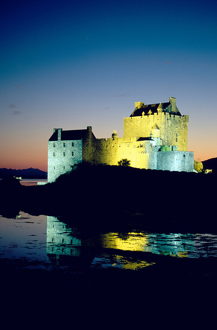 The illuminated Eilean Donan castle at night, Ross and Cromarty, Highlands, Scotland, Great Britain, Europe