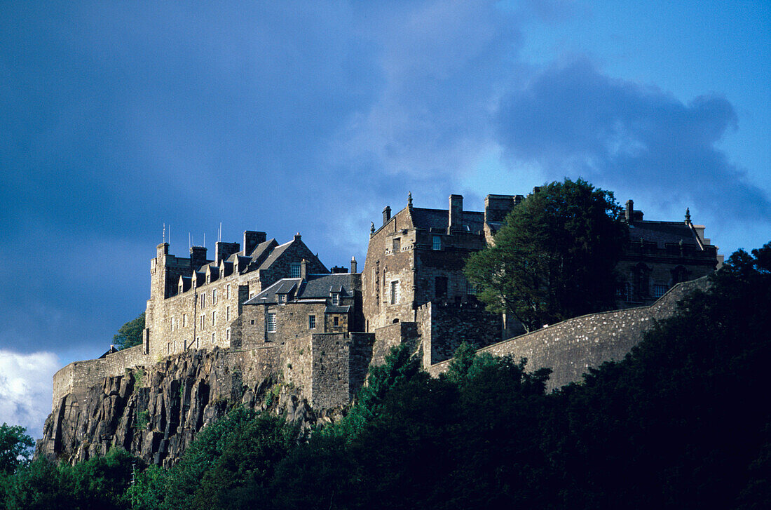 Schloss Stirling unter Wolkenhimmel, Stirlingshire, Schottland, Grossbritannien, Europa