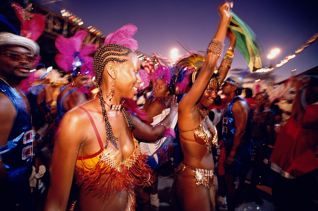 Women in costumes dancing at Mardi Gras, Karneval, Port of Spain, Trinidad und Tobago