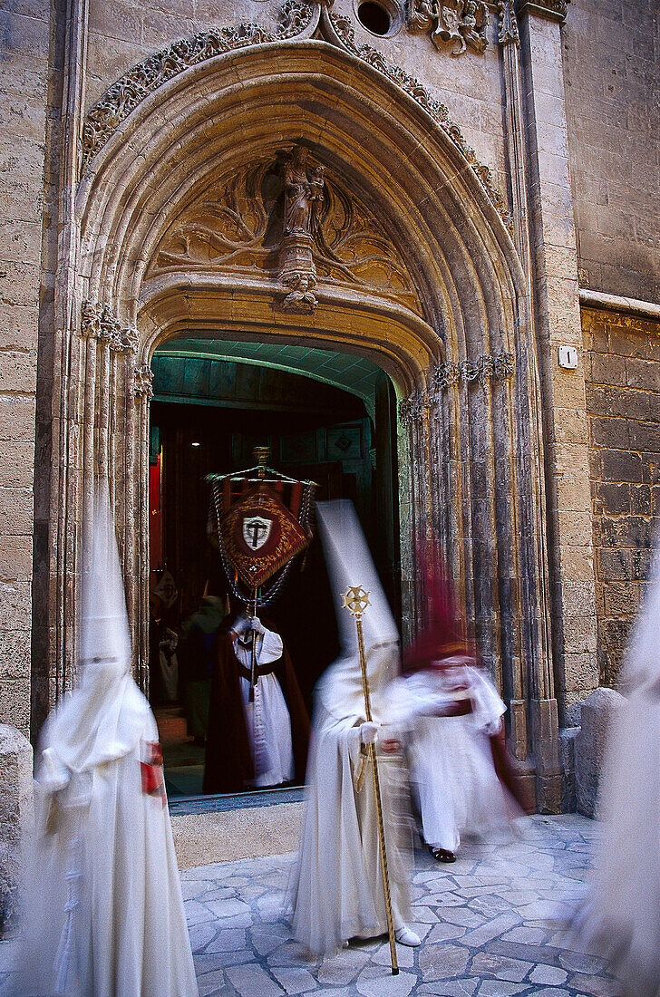 Procession of Penitents, porch of San Nicolas church, Semana Santa, Holy Week, Palma de Mallorca, Mallorca, Majorca, Balearic Islands, Spain