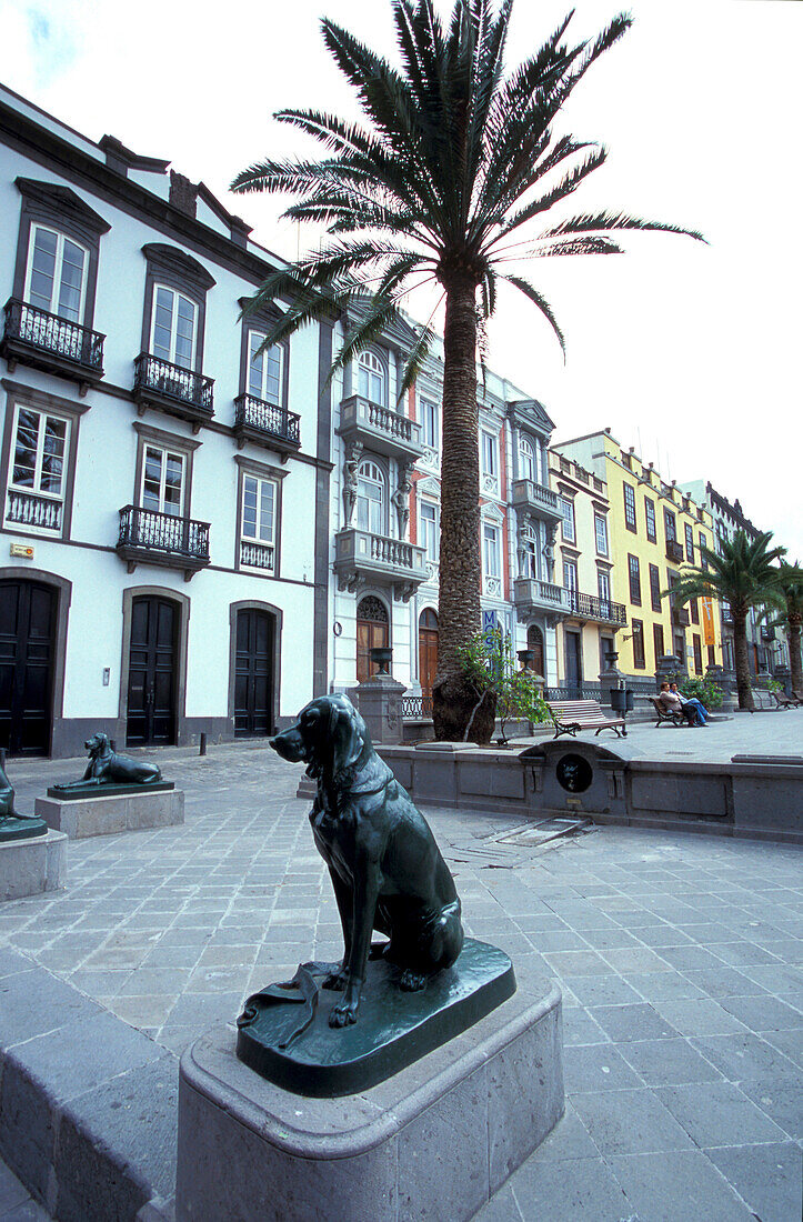 Sculpture of a dog in front of a cathedral, Las Palmas, Gran Canaria,  Canary Islands, Spain