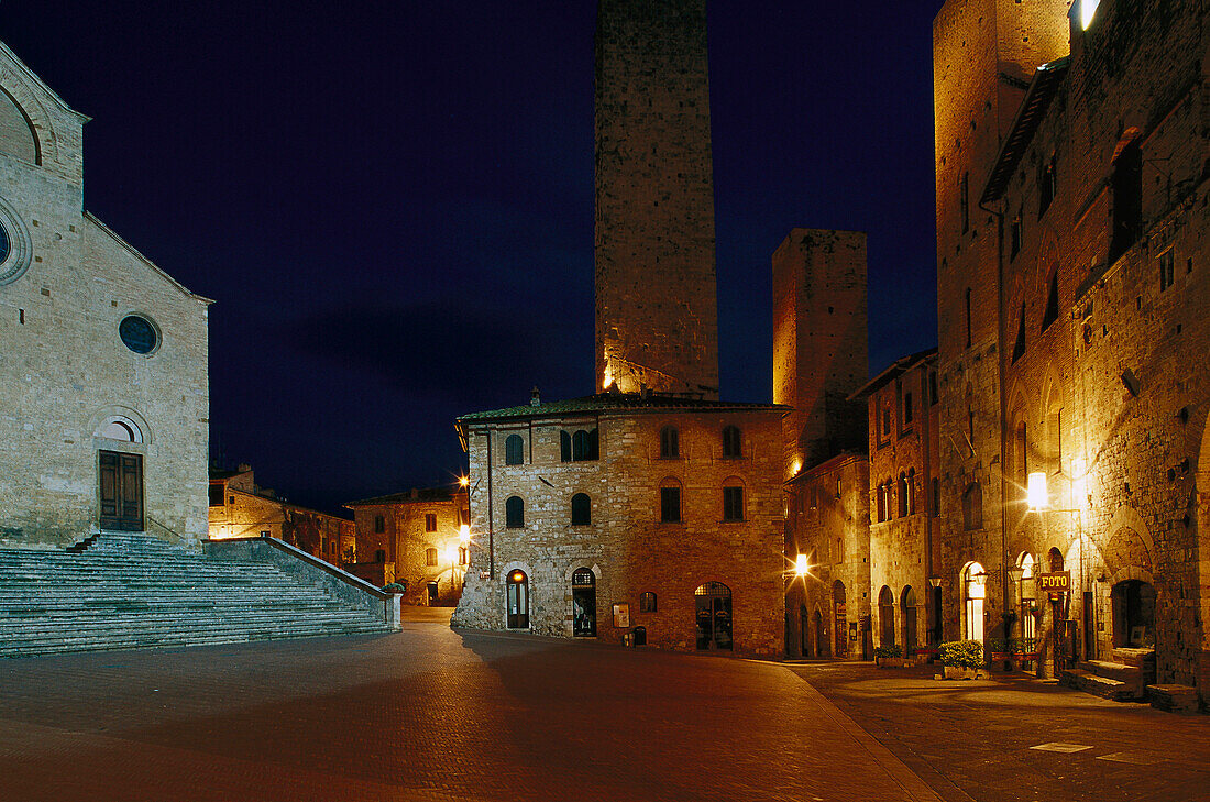 Piazza Duomo, San Gimignano, Toskana, Italien