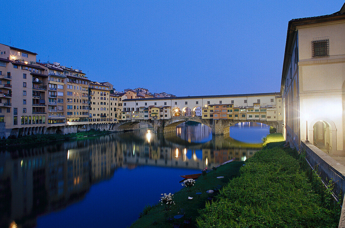 Ponte Vecchio vom Nordufer, Fluss Arno, Florenz, Toskana, Italien