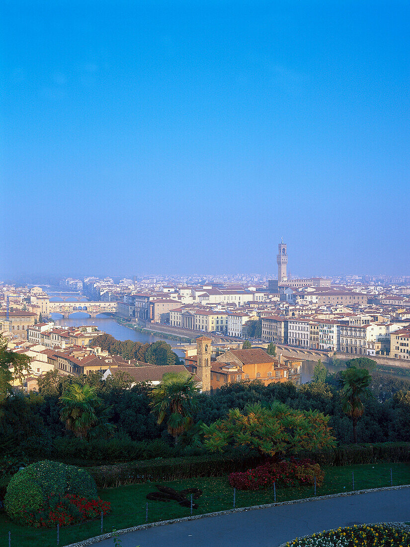 Blick auf Arno, Florenz, Toskana, Italien