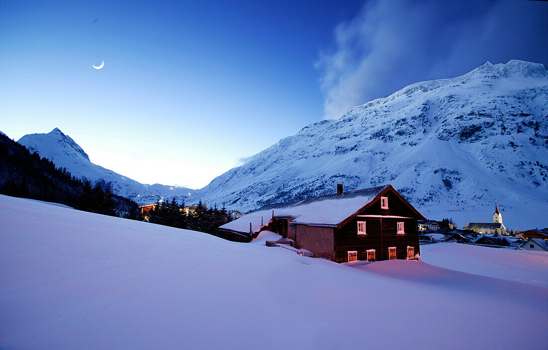 Farmhouse near Galtuer at dawn, Ballunspitze in the background, Galtuer, Tyrol, Austria