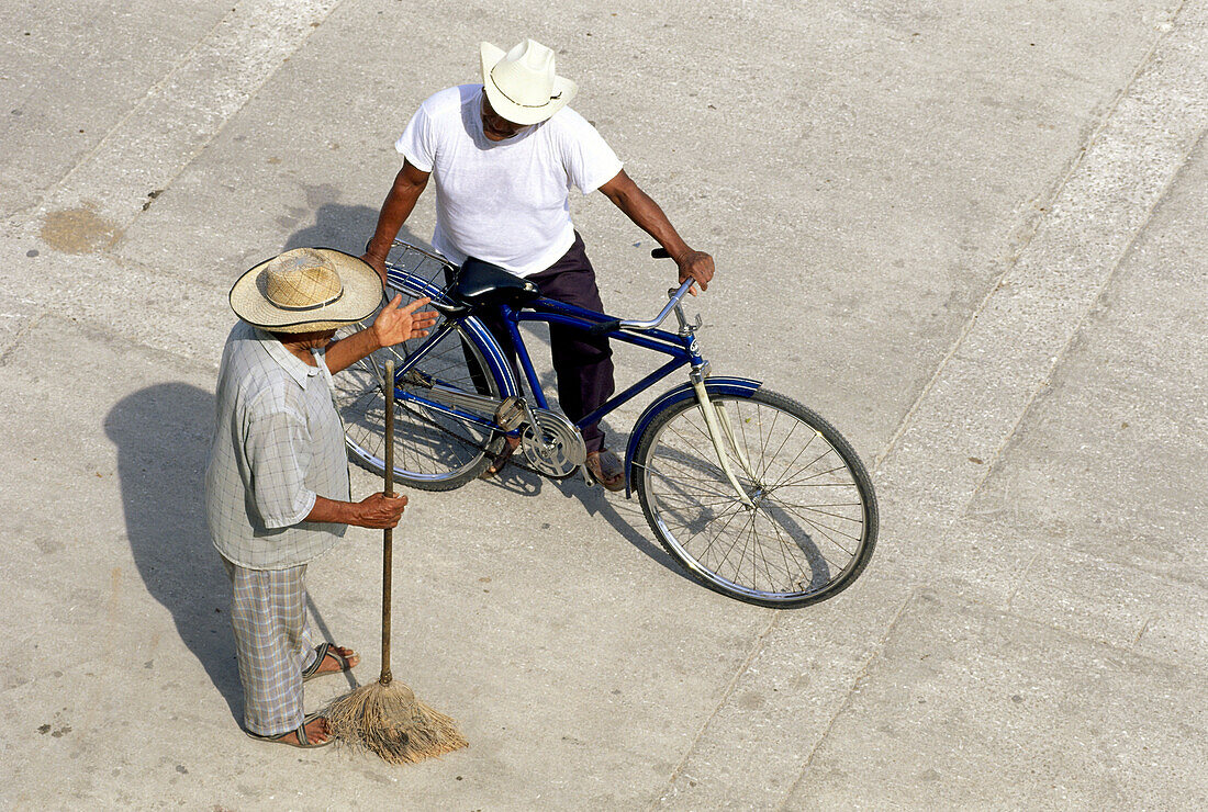 Conversation between two locals, Izamal, Yucatan, Mexico