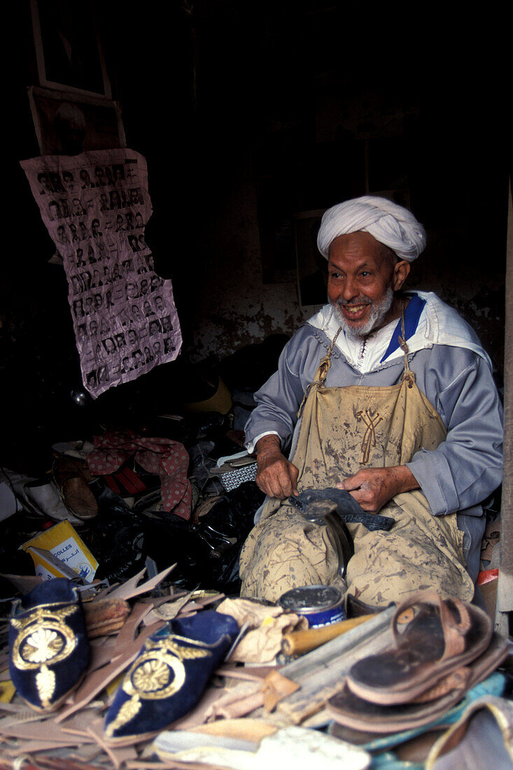 Shoemaker, Taroudant, Marocco