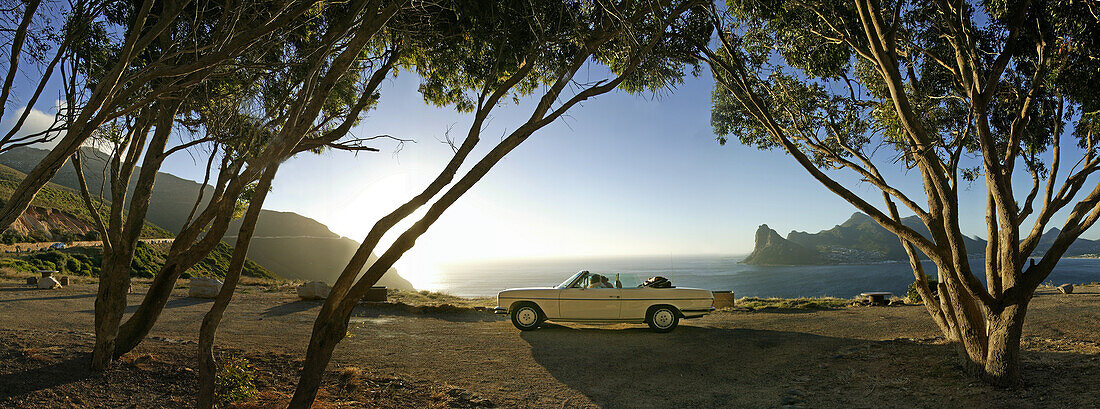 Old Mercedes Benz on viewpoint over Hout Bay, Chapmans Peak Drive from Hout Bay to Noordhoek, Cape peninsula, Western Cape, South Africa