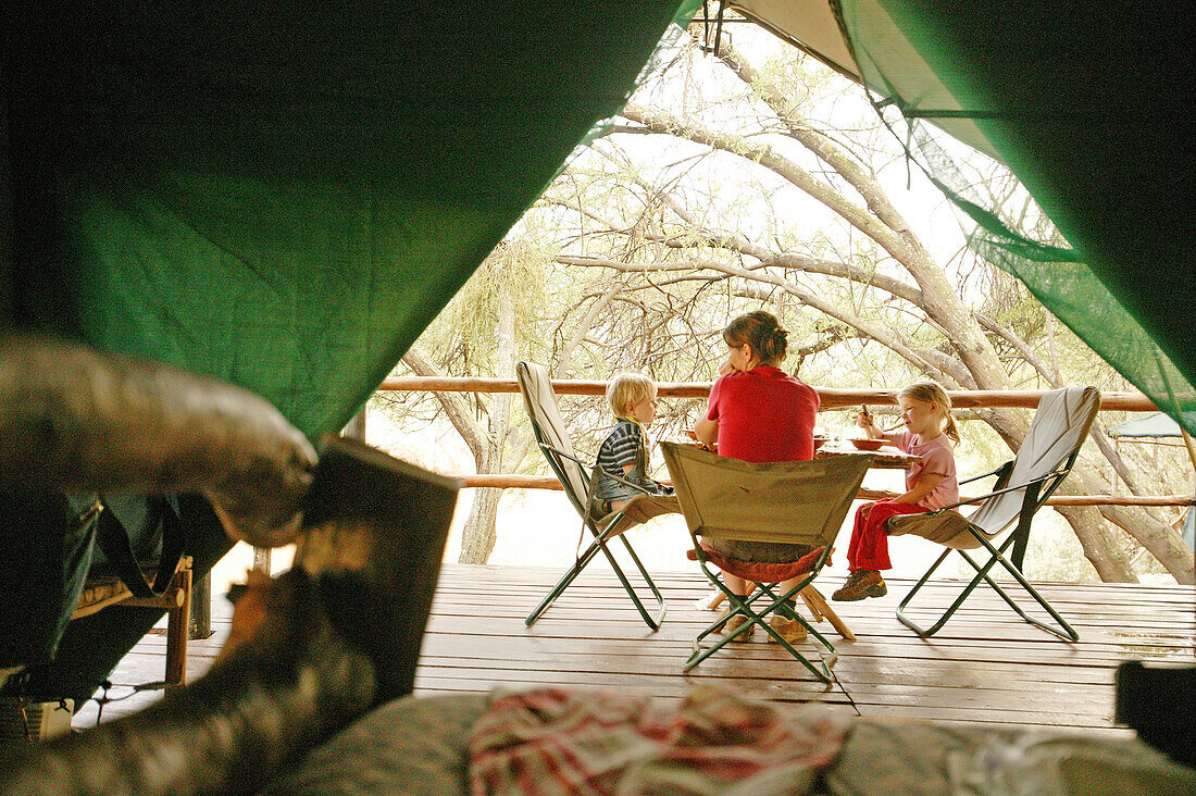 Familie beim Essen, Eastern Cape, Südafrika