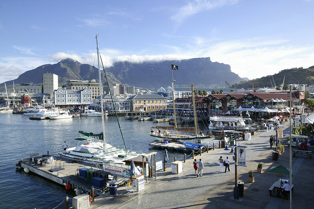 Victoria und Albert Waterfront, Tafelberg im Hintergrund, kapstadt, Westkap, Südafrika, Afrika