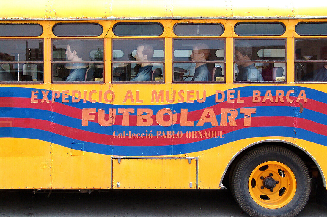 Bus mit Figuren im Museo del Barca, Barcelona, Spanien, Europa