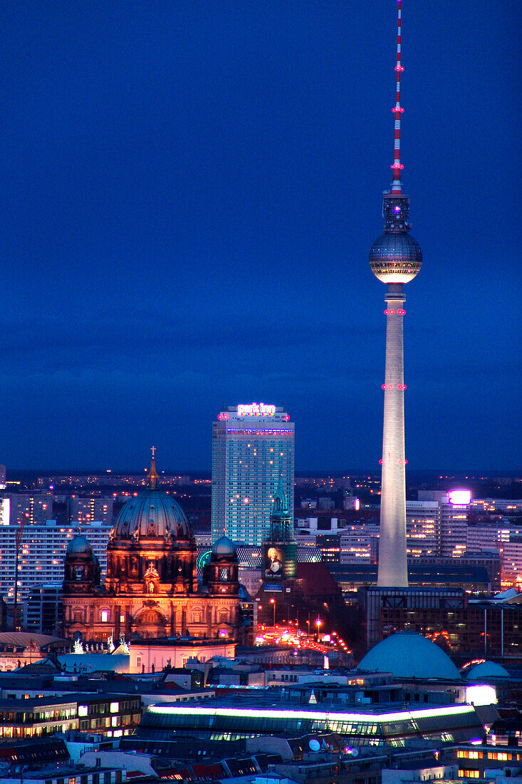 Fernsehturm, Berliner Dom, Berlin bei Nacht, Deutschland