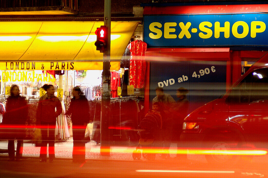 Rolicht vor Sex-Shop in Neukölln, Berlin
