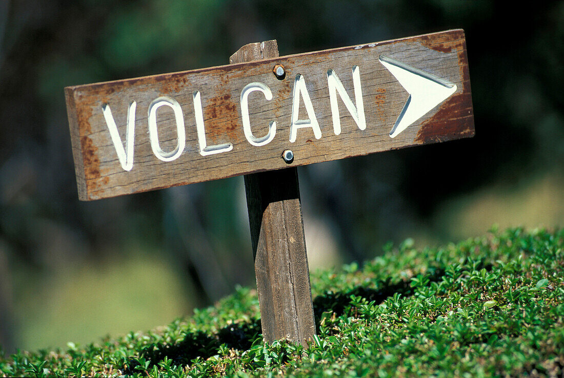 Signpost for the volcano, Gite de Volcan, Piton de la Fournaise, Ille de la Réunion, Indian Ocean