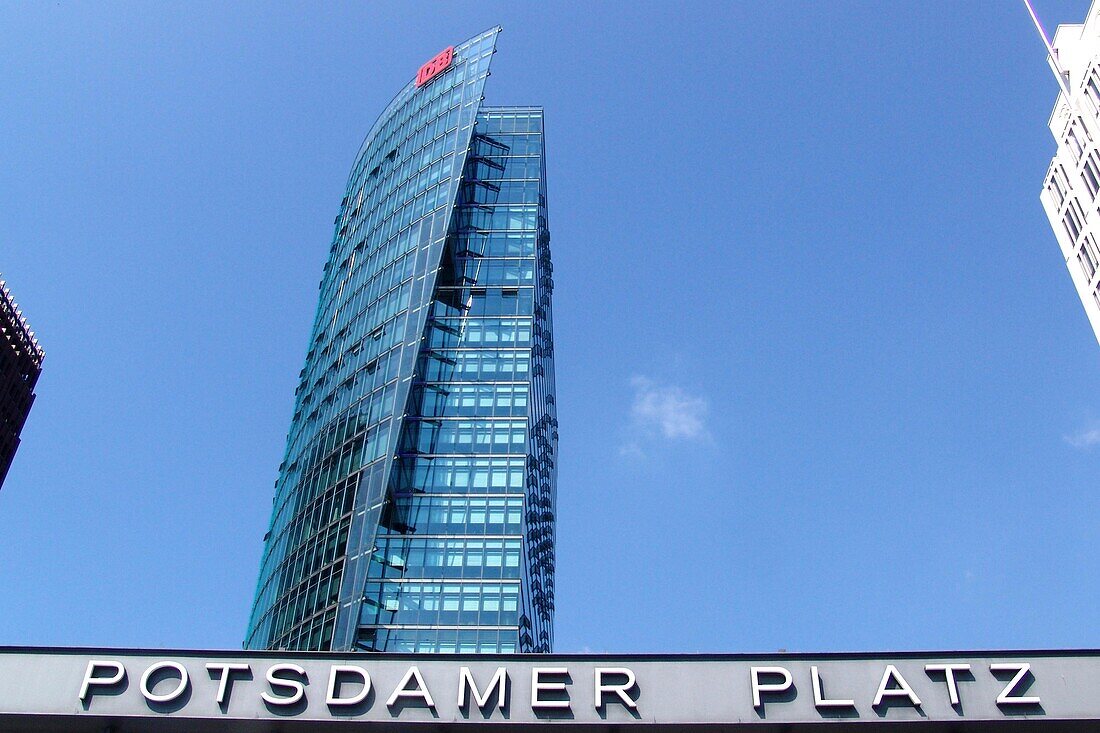 Blick auf Bahn Tower am Potsdamer Platz, Berlin, Deutschland, Europa