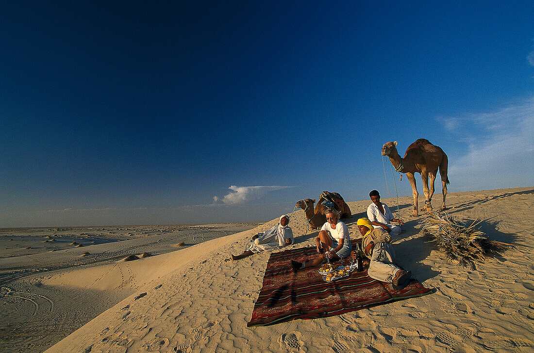 Picknick with Natives, Dunes near Nafta Tunesia