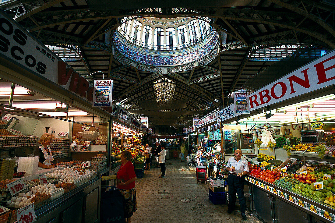 Markthalle mit Marktstand, Mercado Central, Valencia, Spanien