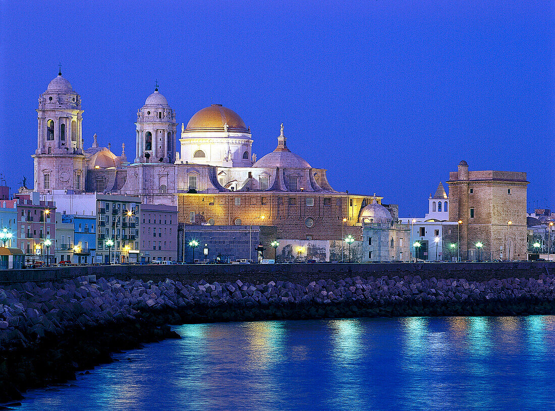 Stadtansicht mit Kathedrale, Cádiz, Andalusien, Spanien