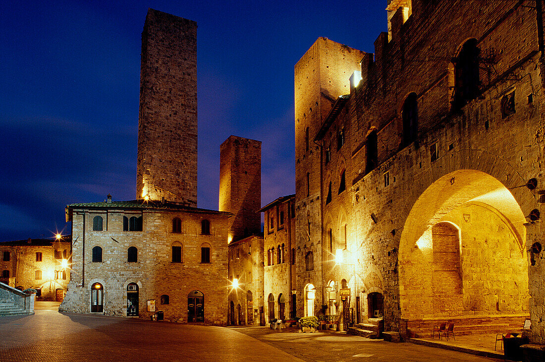 Piazza Duomo, San Gimignano, Toskana, Italien