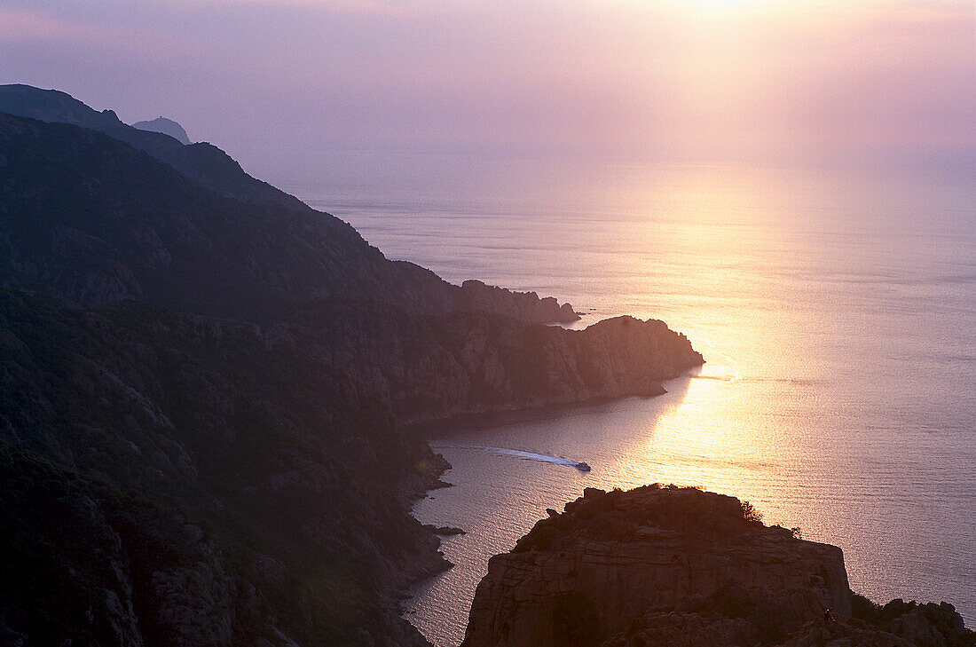 Boot, Küste, Sonnenuntergang, Les Calanche, bei Porto, Westküste, Korsika, Frankreich