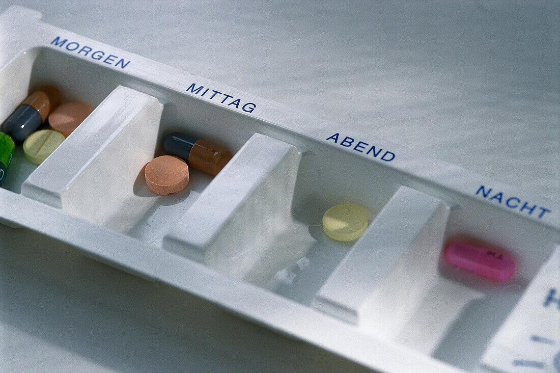 Pillenbox mit Tabletten, Medikament, Gesundheit, Krankheit, Krankenhaus, Symbols