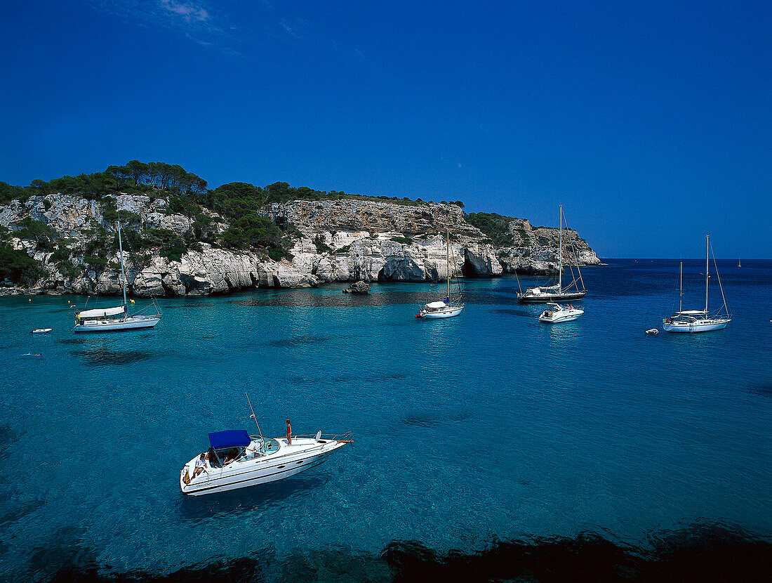 Küstenlandschaft mit Bucht, Cala Macarella, Menorca, Spanien