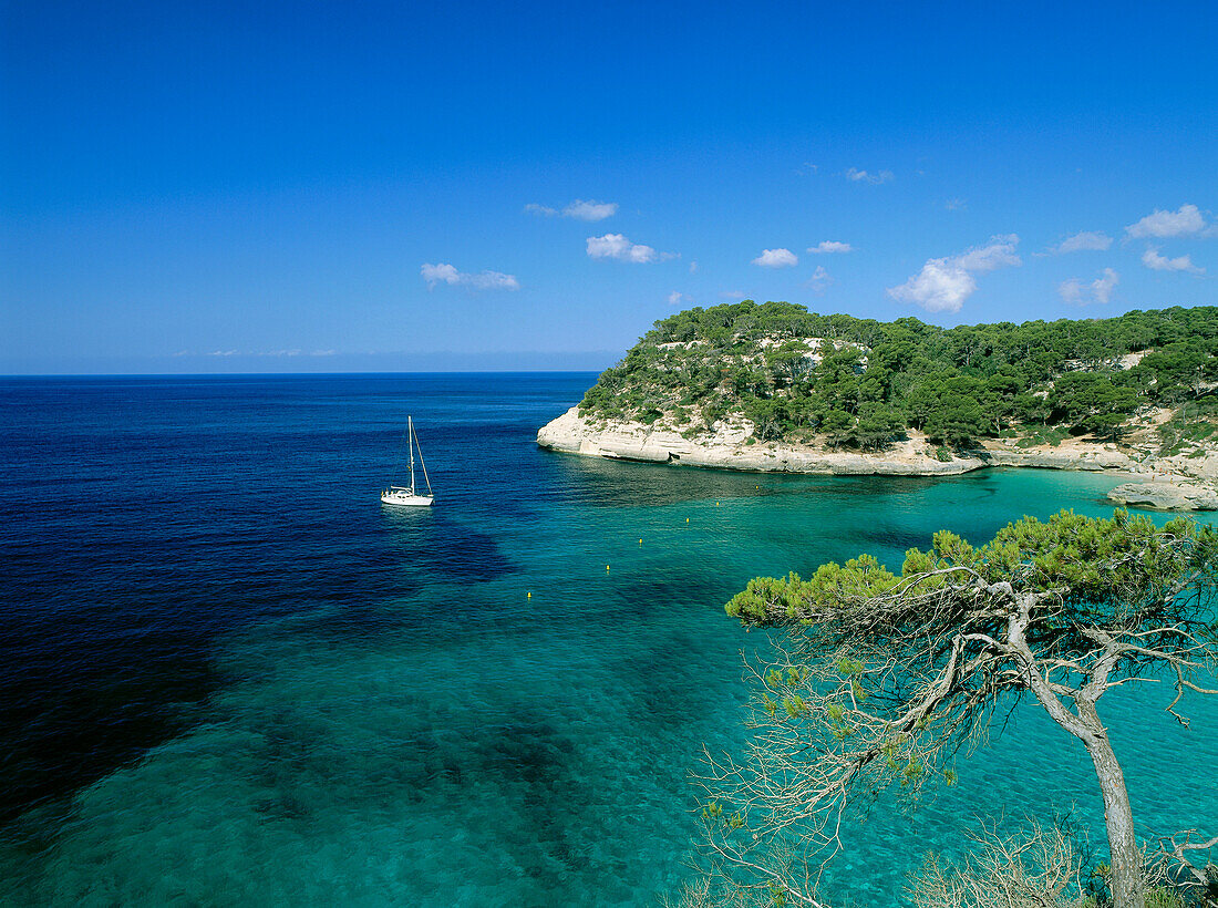 Cala Mitjana, Bucht in der Nähe von Cala Galdana, Menorca, Balearen, Mittelmeer, Spanien