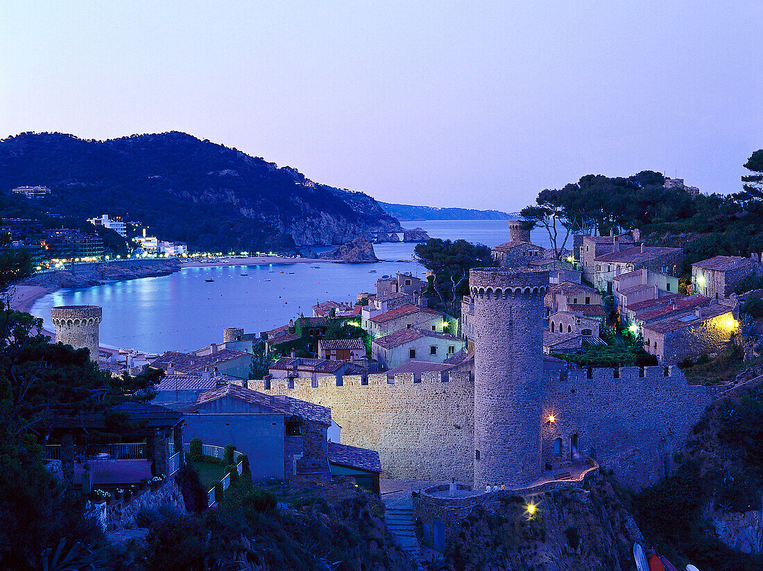 Vila Vela, Altstadt im Abendlicht, Tossa de Mar, Costa Brava, Provinz Girona, Katalonien, Spanien