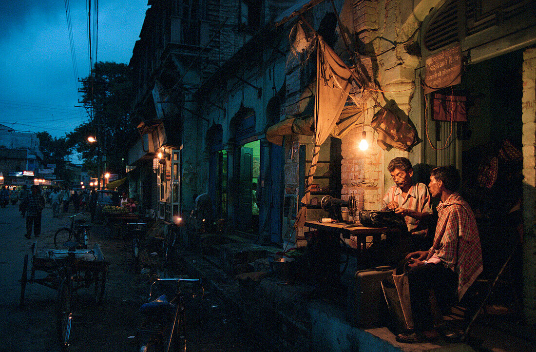 Sewer, sewing machine, street, Varanasi, Benares, Uttar Pradesh, India