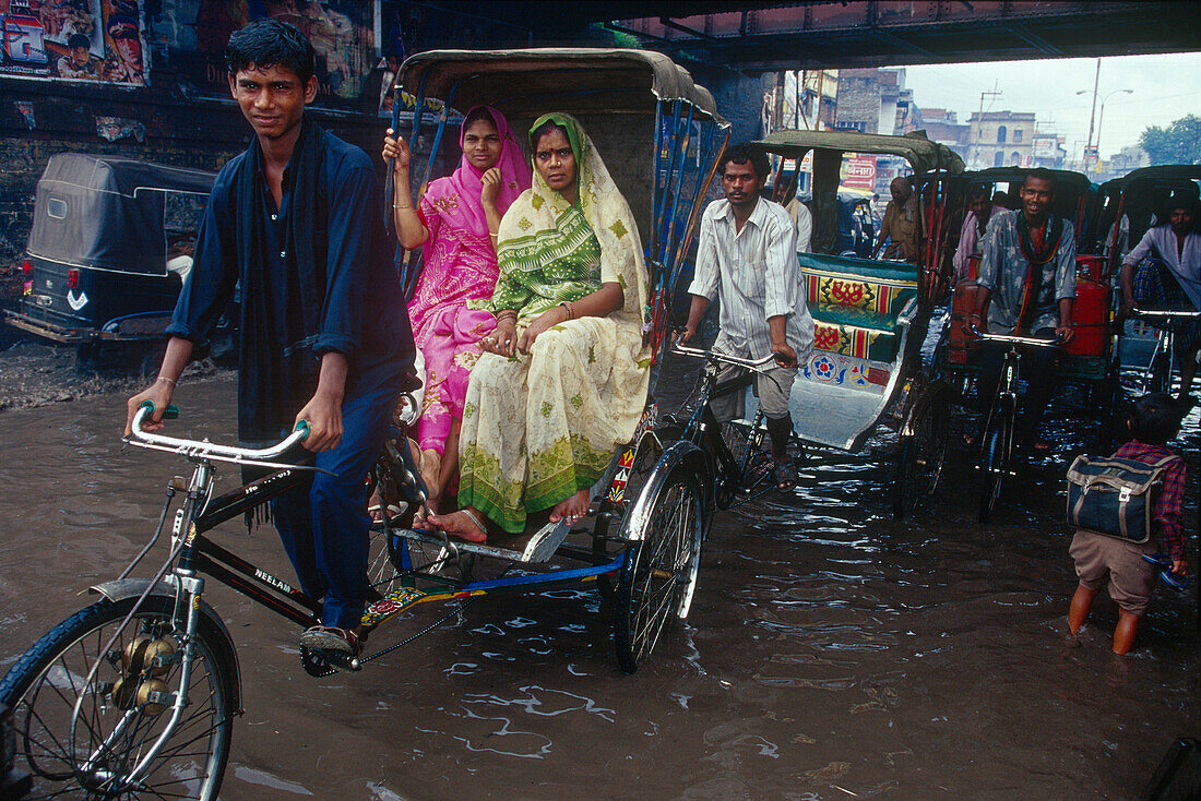 Rickshaw, monsoon, inundation, Varanasi, Benares, Uttar Pradesh, India