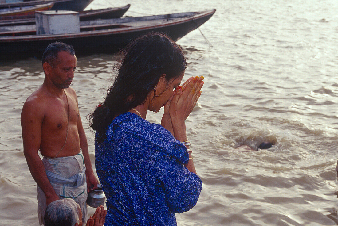 Pilgrims , Ganges river, Kedar Ghat, Varanasi, Benares Uttar Pradesh, India